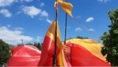PEH NA DAN NEZAVISNOSTI: Pocepala se „najveća crnogorska zastava“ na Cetinju (VIDEO)