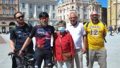 VOZIO ZA DVA VRTIĆA: U Beograd danas biciklom stiže humanitarac Volfgango Pođi iz Italije