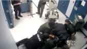 NOVI SLUČAJ BRUTALNOSTI DRMA AMERUKU: Zatvorenik se ugušio dok su policajci klečali na njemu (VIDEO)