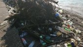 ТЕСТ ЗА ДУНАВ: Специјални брод скупља отпад по Дринском језеру