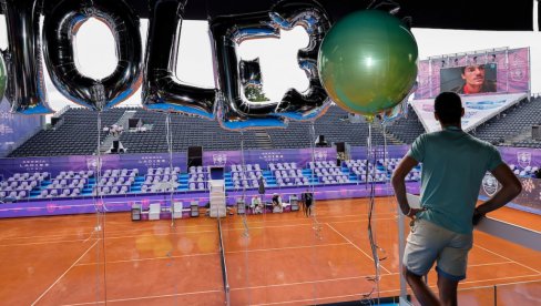 НОВАКА ДОЧЕКАЛО ИЗНЕНАЂЕЊЕ: За најбољег тенисера најбољи рођендански поклони (ФОТО)