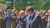 VUČIĆ I RADEV OTKRILI SPOMENIK ĆIRILU I METODIJU: Kamen temeljac postavljen 22. juna 2018. godine (VIDEO)