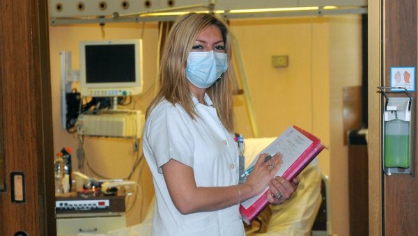 САНДРА ЈЕ НАЈБОЉА МЕДИЦИНСКА СЕСТРА ВМА: Устаје у пет ујутру, годинама брине о најтежим пацијентима