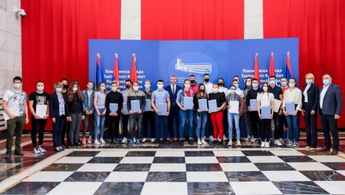 VOJVODINA DODELILA STIPENDIJE: Pomoć najpersketivnijim mladim sportistima