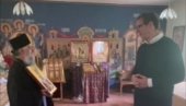 ВУЧИЋ У МАНАСТИРУ РАДОВАШНИЦА: Председник добио икону Светог Николе