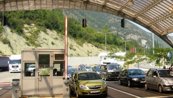 БЛАГО ПОВЕЋАЊЕ БРОЈА ПУТНИКА И ВОЗИЛА: Живнуле границе са Хрватском и Републиком Српском