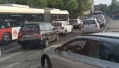 КОЛАПС НА БАНОВОМ БРДУ: Промењена траса линија градског превоза - ево када се очекује крај хаоса и шта је разлог гужви (ФОТО)