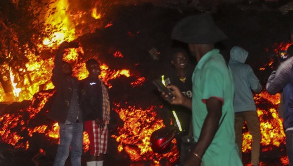 СТРАХОВИТА ЕРУПЦИЈА ВУЛКАНА: Ужарени потоци лаве гутали људе у Конгу