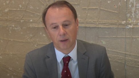 ЉУБИЧАНОВИЋ ПОКОПАО ЛАЖИ РЕКТОРА Па није полиција дошла да му мења наставни план и програм (ВИДЕО)