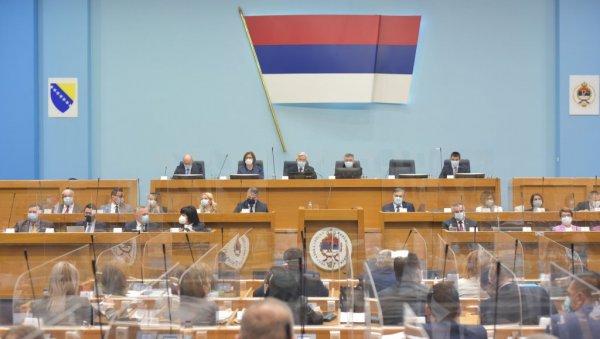 НАРОДНА СКУПШТИНА РС: Пред посланицима сет закона о повећању плата у Српској