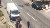 ZAVRŠEN HAOS NA VOŽDOVCU: Nakon što je vozilo oborilo banderu, saobraćaj ponovo pušten