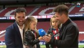 NEODOLJIVO: Dijego Simeone Atletiku vratio šampionski pehar, njegova mala kćer oduševila je sve navijače (VIDEO)