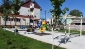 DEČJI PARK UMESTO TITOVOG: U Kovinu uređena devastirana zelena površina, napravljena i pešačka zona