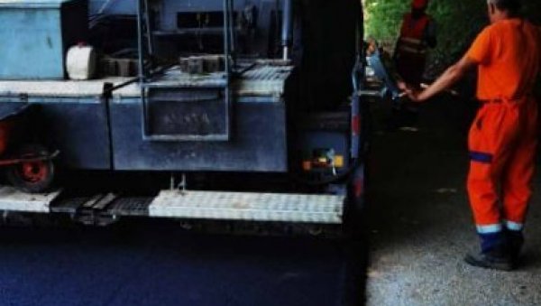 НОВИ АСФАЛТ ДО СРЦА ДИВЧИБАРА: Реконструкција путева у Ваљеву и Мионици