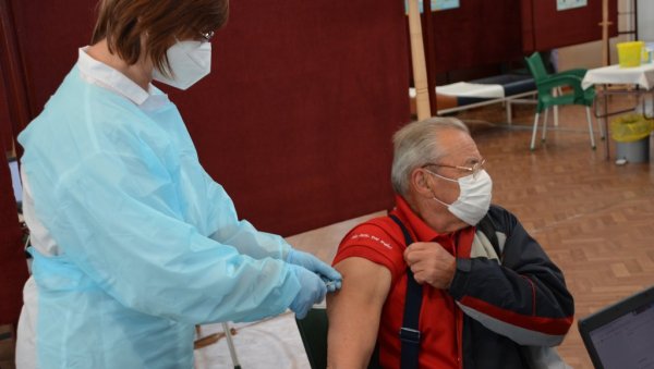 ВАКЦИНАЦИЈА ДАНАС И У ДИСУ: Наставља се масовна имунизација у Крушевцу