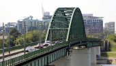 JEZIVA NESREĆA U BEOGRADU: Muškarac skočio sa Savskog mosta, pa ga pregazio taksi