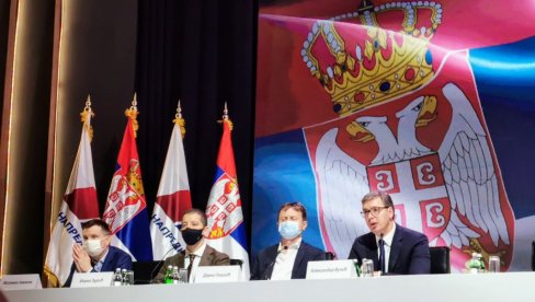 NAJVEĆA PROSEČNA PLATA U REGIONU Vučić: Srbija nastavlja da raste