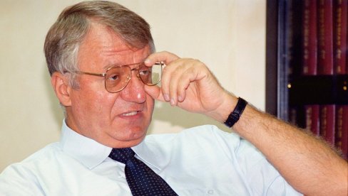 ТАКТИКА: Шешељ открио када зове Вучића