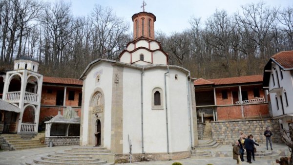 НАПАДНУТ ЈОШ ЈЕДАН СРПСКИ МАНАСТИР: Удари на наш народ постали редовна појава, у Ђаковици Србима цртају мету на челу