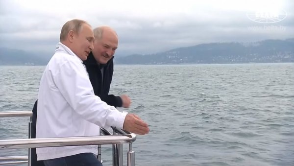 ПУТИН И ЈА СМО КАО РОЂЕНА БРАЋА Лукашенко о односу са руским председником
