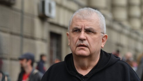 ЧАНАК СТИГАО НА ЦЕТИЊЕ: Лидер Лиге социјалдемократа Војводине дошао да се побрине да протести протекну мирно