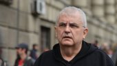 ЧАНАК СТИГАО НА ЦЕТИЊЕ: Лидер Лиге социјалдемократа Војводине дошао да се побрине да протести протекну мирно