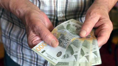 KO IMA PRAVO NA 20.000 DINARA POMOĆI: Novac stiže svima koji su penzionisani do 31. januara