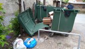 SRAMNA SCENA U POŽAREVCU: Vandalski čin u Svetosavskoj ulici, novi način uništavanja kontejnera