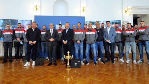 ДОГОДИНЕ ЗА ДЕСЕТКУ Рукометаши Вовојводине освојили девету титулу шампиона државе