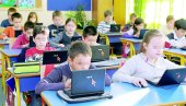 KLASIČAN UDŽBENIK NEMA ZAMENU: Grad đacima od 1. do 4. razreda deli tablet računare od 1. septembra, međutim, škole već poručile knjige