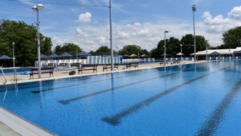 TROJE DECE SE UTOPILO U SRBIJI: Instruktorka plivanja objasnila šta ne sme da se radi na kupalištu