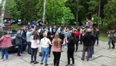 MATURANTI PROSLAVILI KRAJ ŠKOLSKE GODINE: Veselje uz trubače na ulicama Rekovca