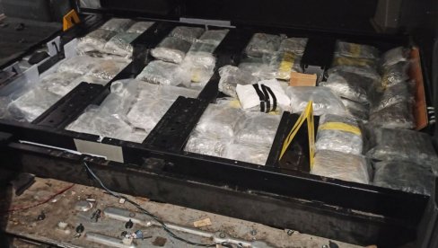 VELIKA AKCIJA POLICIJE NA BATROVCIMA: U bunkeru u vozilu pronađeno 41 kilogram marihuane - Uhapšen muškarac iz Lipljana