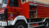 GORI AUTOBUS U BEOGRADU: Hitno stigli vatrogasci - gašenje vatre u toku