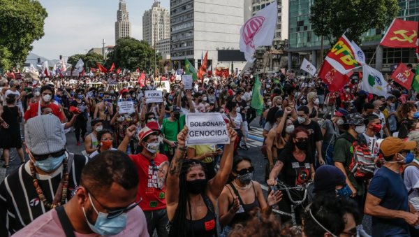 БОЛСОНАРО НЕ ХАЈЕ ЗА ЗВИЖДУКЕ СА УЛИЦЕ: Одлука о селидби Купа Америке из Аргентине у Бразил подигла нацију на ноге