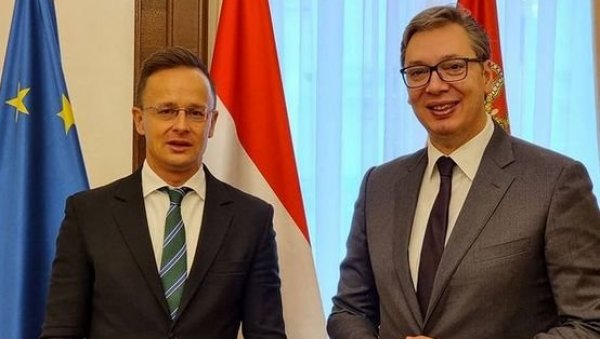 ВУЧИЋ СА СИЈАРТОМ: Председник са министром спољних послова Мађарске разговарао о унапређењу односа и ЕУ интеграцијама