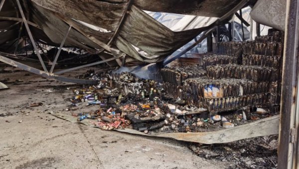 ДАН ПОСЛЕ СТРАВИЧНОГ ПОЖАРА У НИШУ: Изгорело 3000 квадрата магацинског простора - Штета огромна (ФОТО/ВИДЕО)