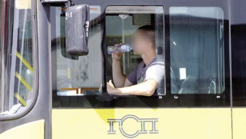 JEDE PLJESKAVICU I VOZI LAKTOVIMA: Čak 250 vozača javnog gradskog prevoza kažnjeno zbog kršenja propisa