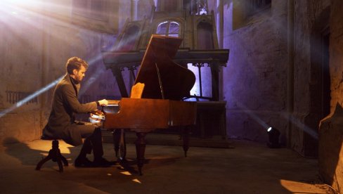 ЕТИДА ОД МИЛИОН ПРЕГЛЕДА: Пијаниста Стефан Ђоковић о успеху свог модерног спота за Шопеново дело