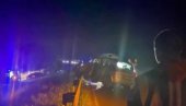 СТРАВИЧНА САОБРАЋАЈНА НЕСРЕЋА НА АУТО-ПУТУ: Аутомобил завршио на банкини, возач погинуо (ФОТО)
