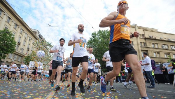 ПРИЈАТЕЉСТВО НА ДУГЕ СТАЗЕ: На Београдском маратону 6.700 тркача