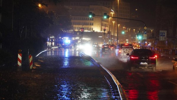 НЕВРЕМЕ У НЕМАЧКОЈ: Поплава око железничке станице у Штутгарту, улице затворене