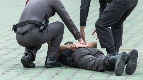 DROGIRAO SE U CENTRU GRADA: Sankcionisan jer je „šmrkao“ na javnom mestu