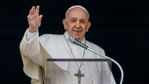 PAPA FRANJA SE NEĆE POVUĆI: Kada je papa bolestan uvek krene uragan ili povetarac špekulacija