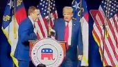 DETALJ SA KONFERENCIJE ZALUDEO AMERIKU: Svi gledaju u pantalone Donalda Trampa i pitaju se samo jedno (VIDEO)