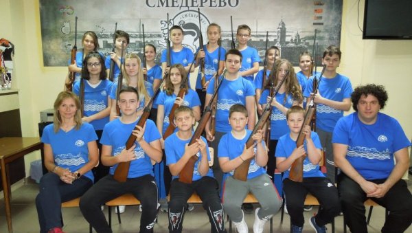 ОНИ СУ НАЈВЕШТИЈИ „НА ОБАРАЧУ“: Завршена школа стрељаштва у Смедереву, награде најбољима