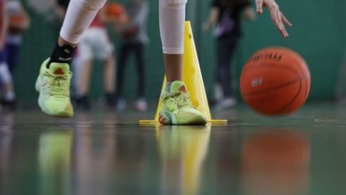 HUMANITARNA AUKCIJA U GALERIJI 73 : Predmete donirale Marina Maljković i ambasadorke Instituta za ženski sport