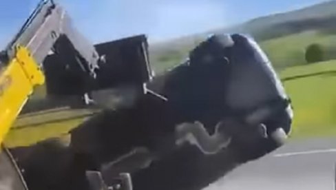 NAUČIO LEKCIJU NA TEŽI NAČIN: Ne ljuti čoveka sa bagerom (VIDEO)