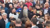 DOČEK ZA JOANIKIJA U NIKŠIĆU: Narod izašao da pozdravi mitropolita i episkopa Metodija