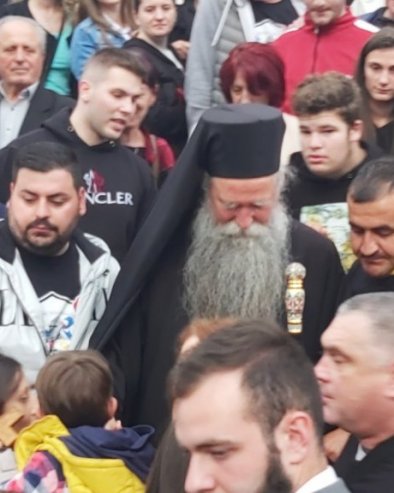 JAKE REČI MITROPOLITA JOANIKIJA U NIKŠIĆU: Tugu smo delili kada su odlazili najveći iz našeg roda (FOTO/VIDEO)